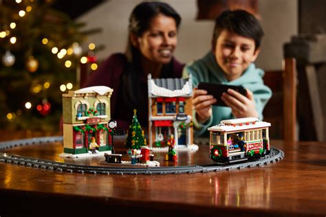 LEGO 10308 Holiday Main Street officially revealed as the 2022。